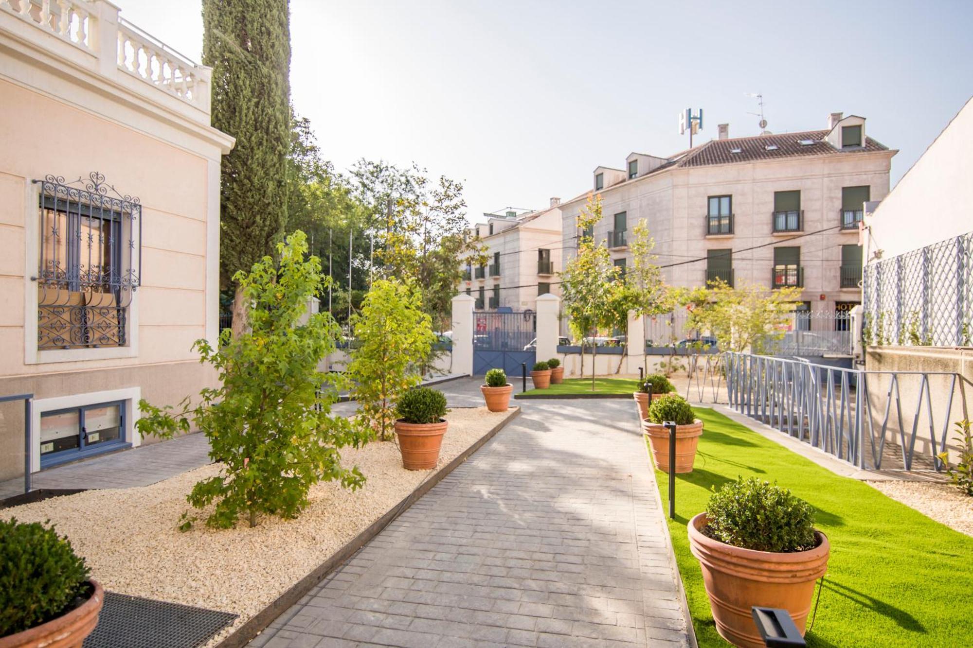 Apartamentos Plaza De Santiago - Estudios Turisticos - 1 Llave Pinto Bagian luar foto