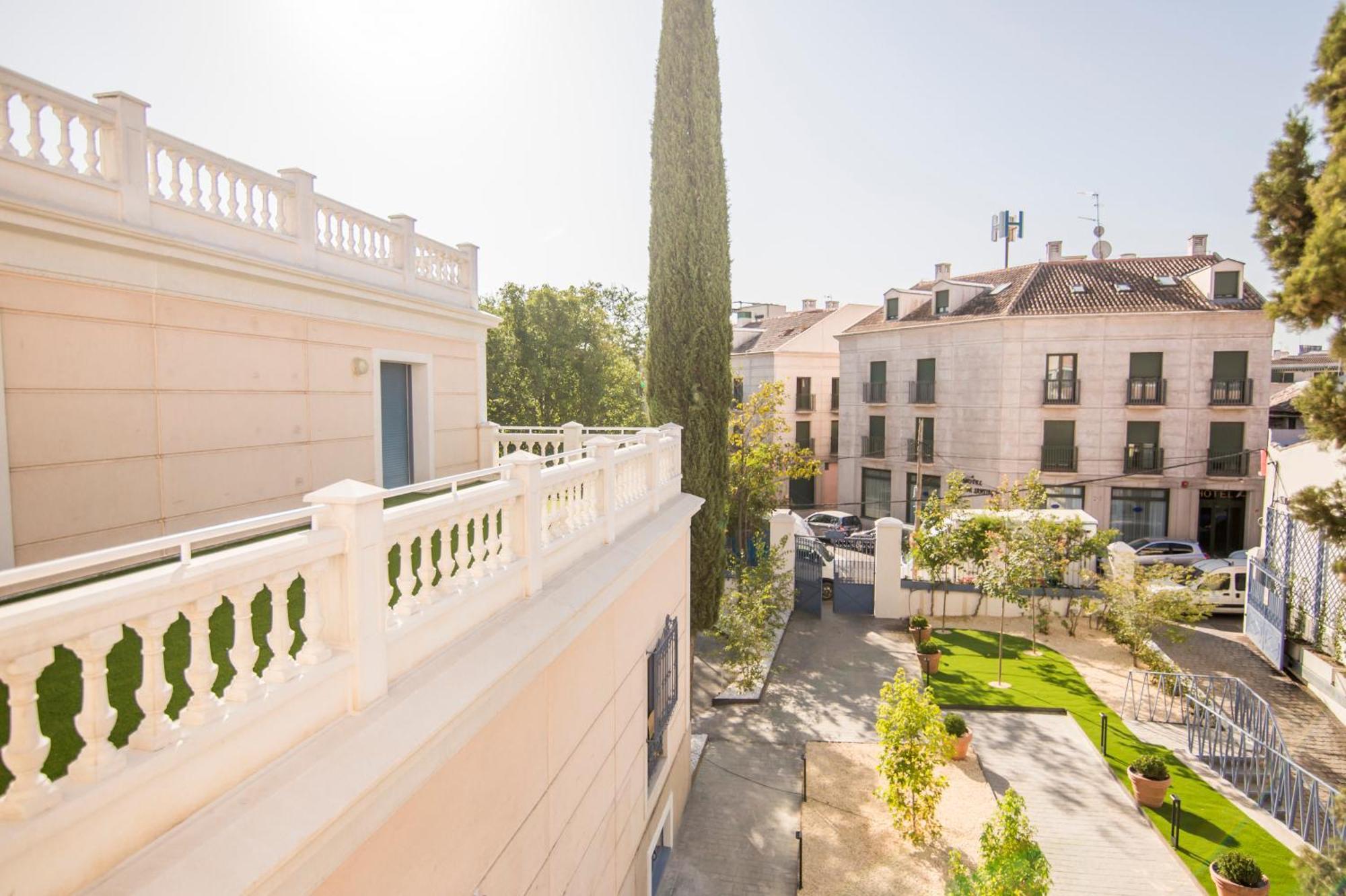 Apartamentos Plaza De Santiago - Estudios Turisticos - 1 Llave Pinto Bagian luar foto