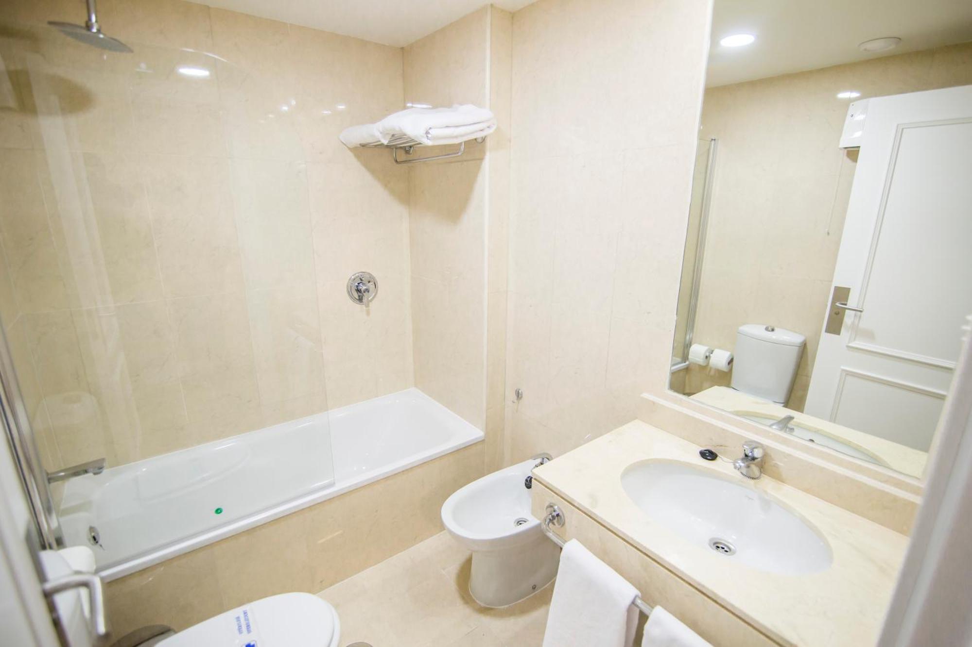 Apartamentos Plaza De Santiago - Estudios Turisticos - 1 Llave Pinto Bagian luar foto