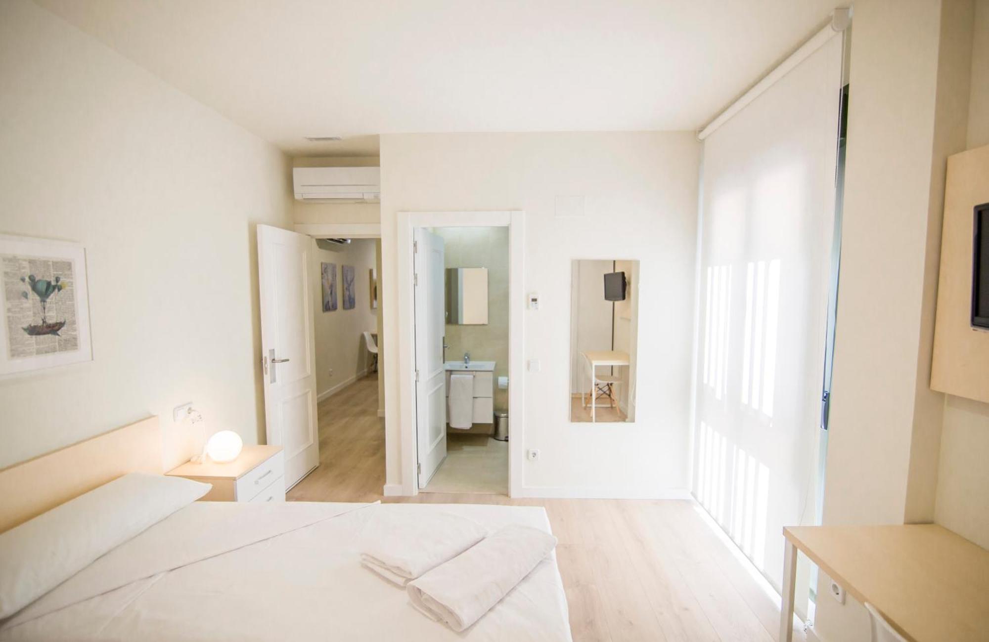 Apartamentos Plaza De Santiago - Estudios Turisticos - 1 Llave Pinto Bagian luar foto