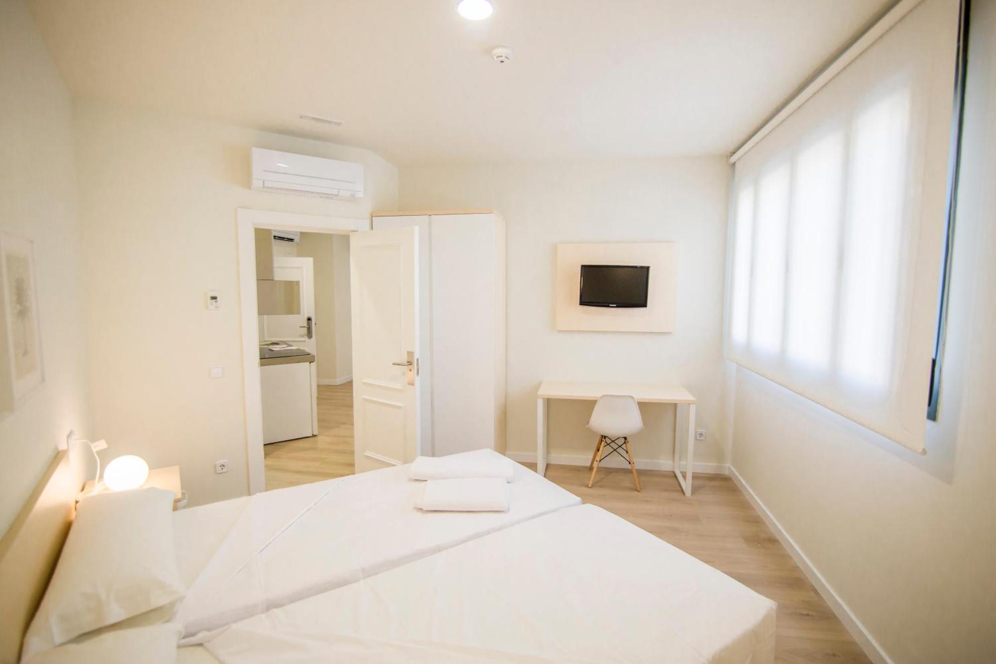 Apartamentos Plaza De Santiago - Estudios Turisticos - 1 Llave Pinto Bagian luar foto