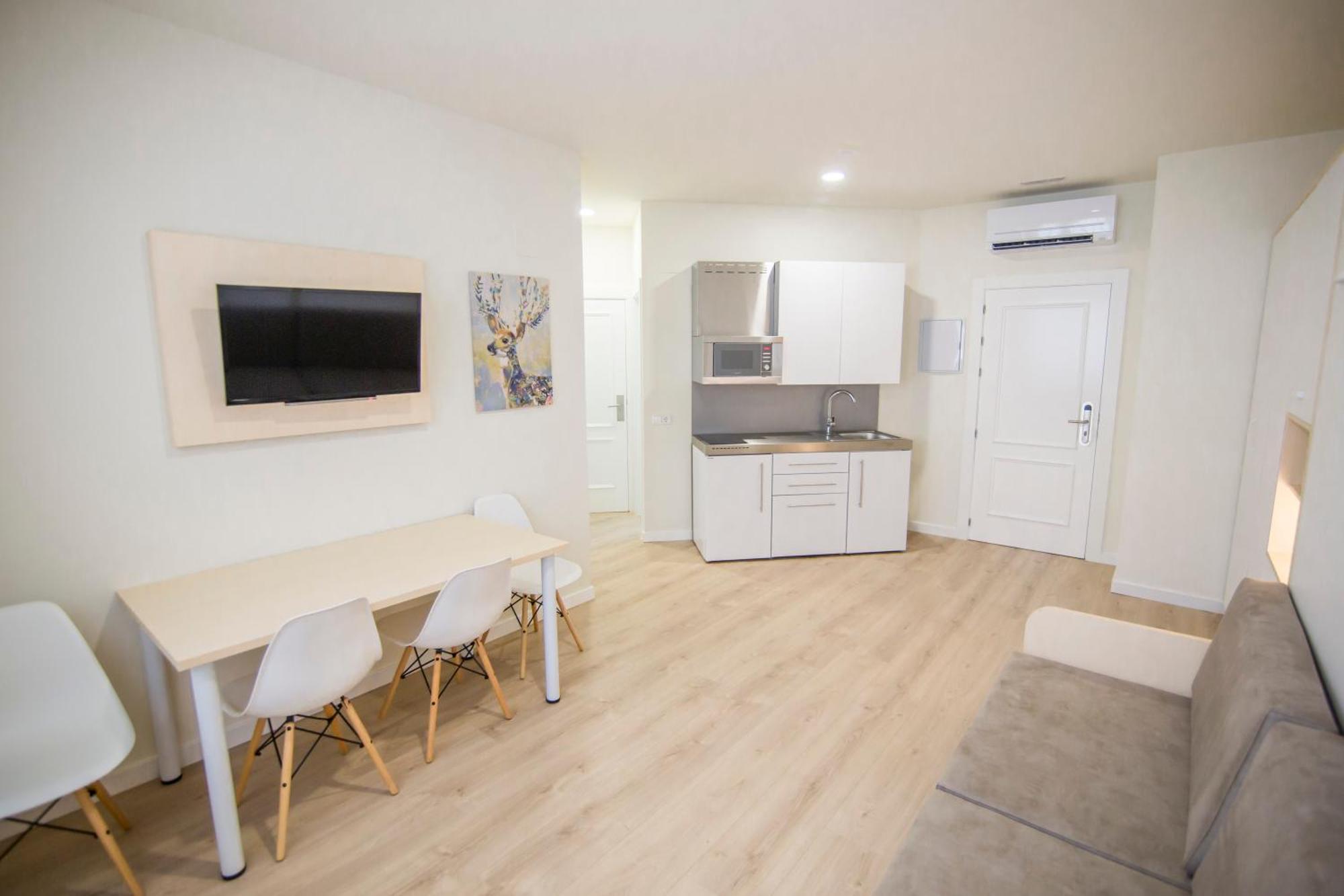 Apartamentos Plaza De Santiago - Estudios Turisticos - 1 Llave Pinto Bagian luar foto