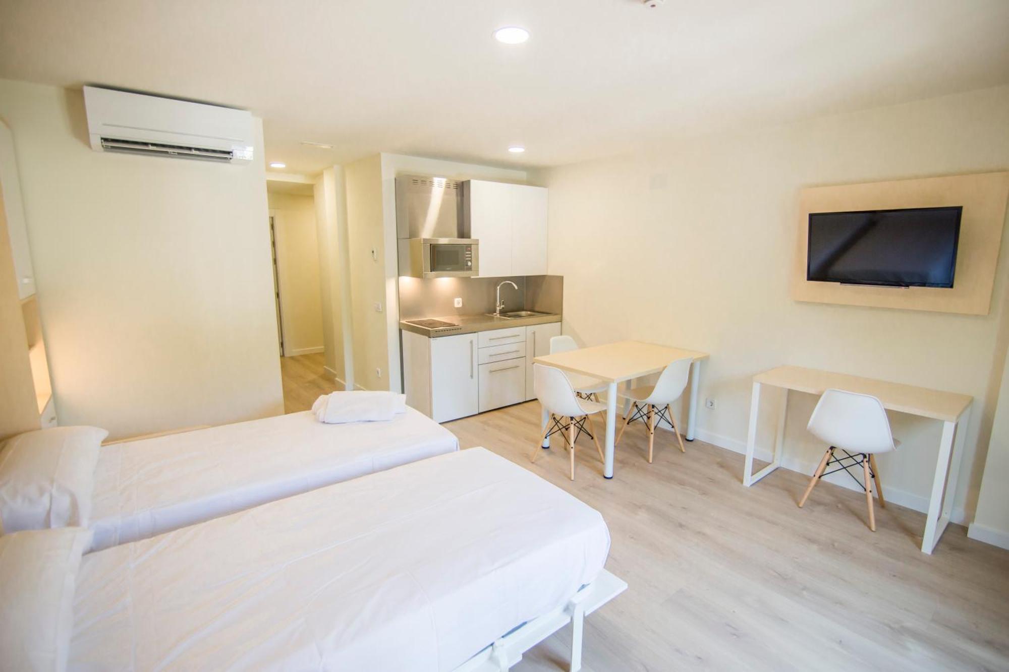 Apartamentos Plaza De Santiago - Estudios Turisticos - 1 Llave Pinto Bagian luar foto