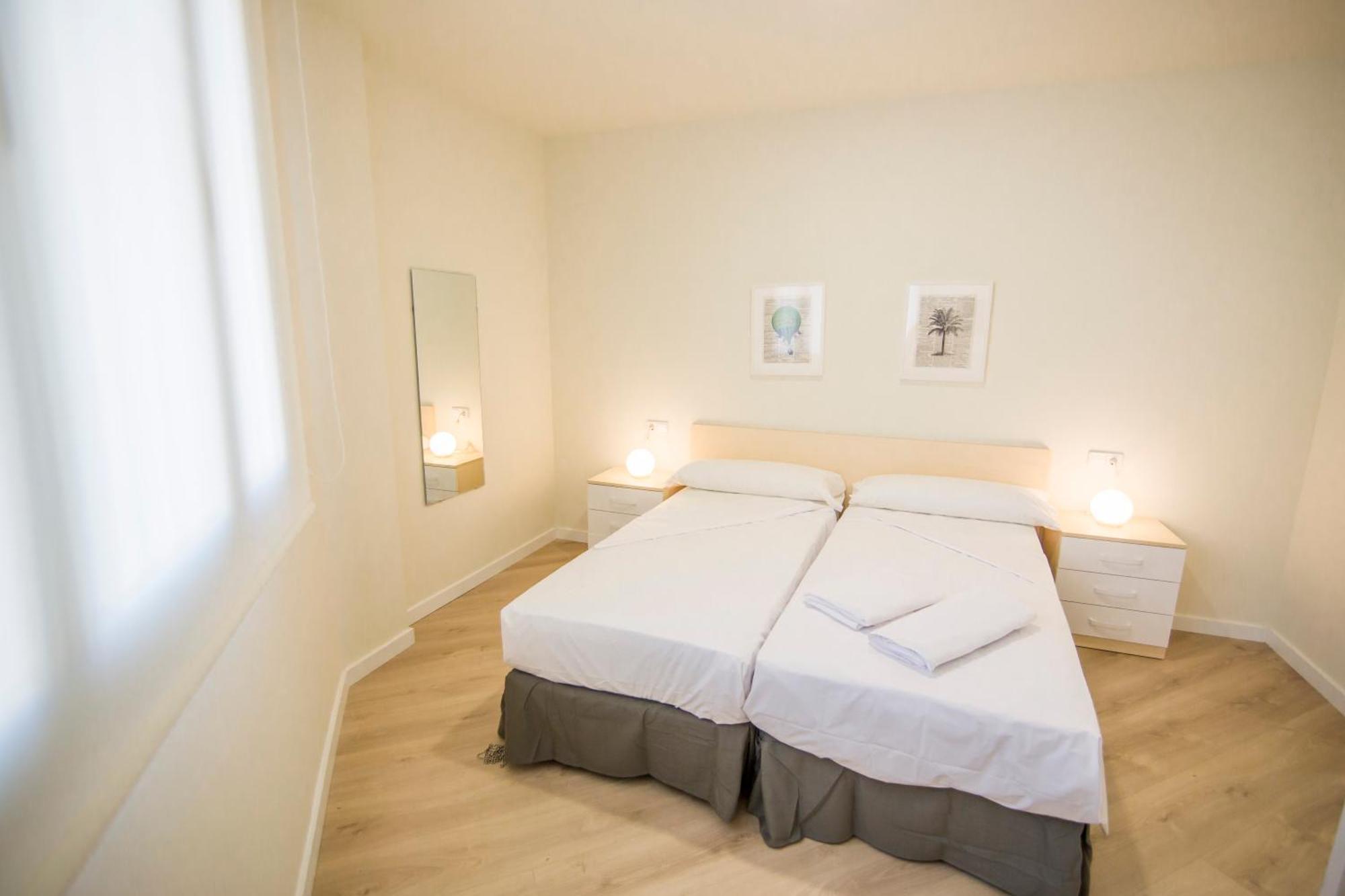 Apartamentos Plaza De Santiago - Estudios Turisticos - 1 Llave Pinto Bagian luar foto