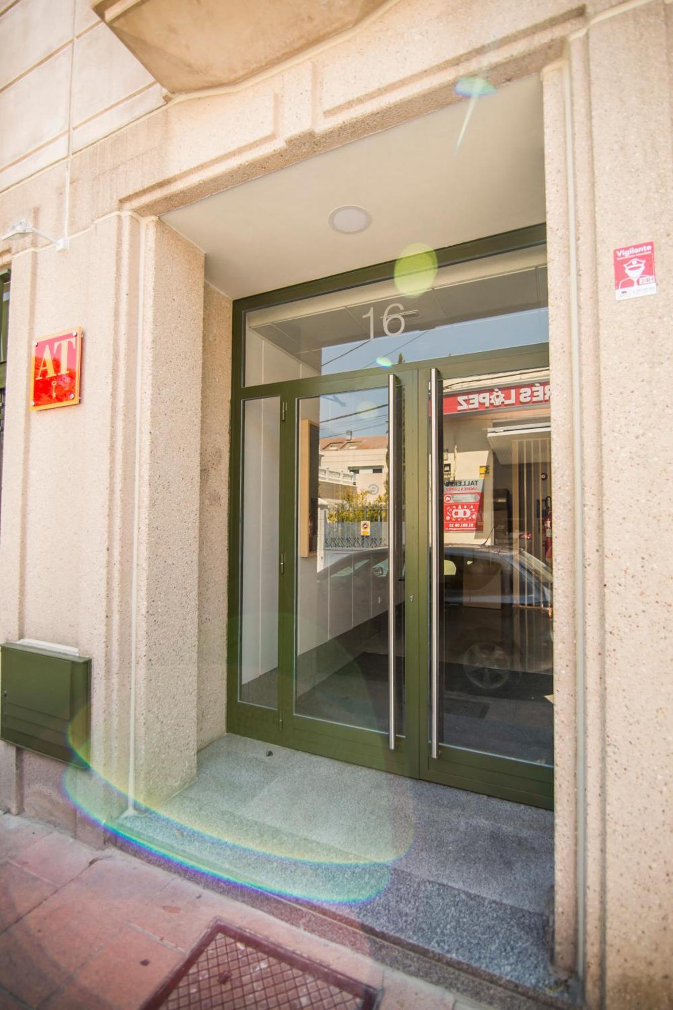 Apartamentos Plaza De Santiago - Estudios Turisticos - 1 Llave Pinto Bagian luar foto